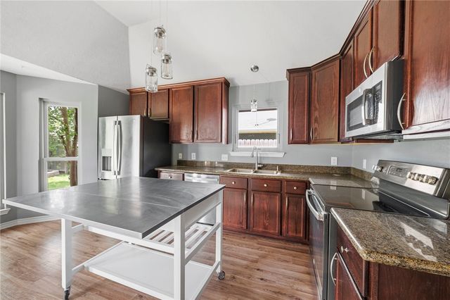 1700 Kingsgate Drive, Bryan, TX 77807