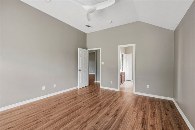 1700 Kingsgate Drive, Bryan, TX 77807