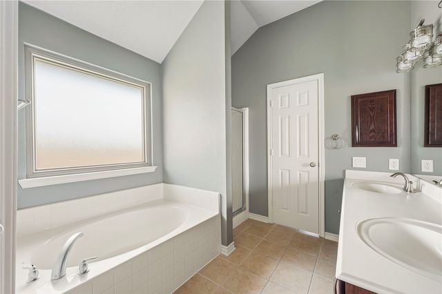 1700 Kingsgate Drive, Bryan, TX 77807