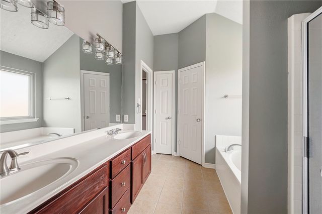 1700 Kingsgate Drive, Bryan, TX 77807