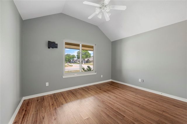 1700 Kingsgate Drive, Bryan, TX 77807