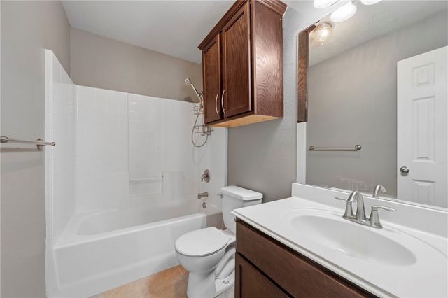 1700 Kingsgate Drive, Bryan, TX 77807