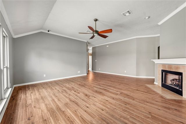 1700 Kingsgate Drive, Bryan, TX 77807