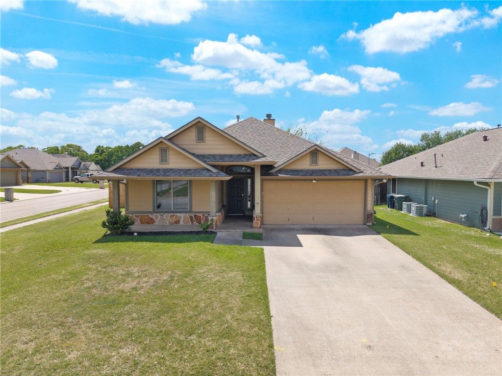 1700 Kingsgate Drive, Bryan, TX 77807