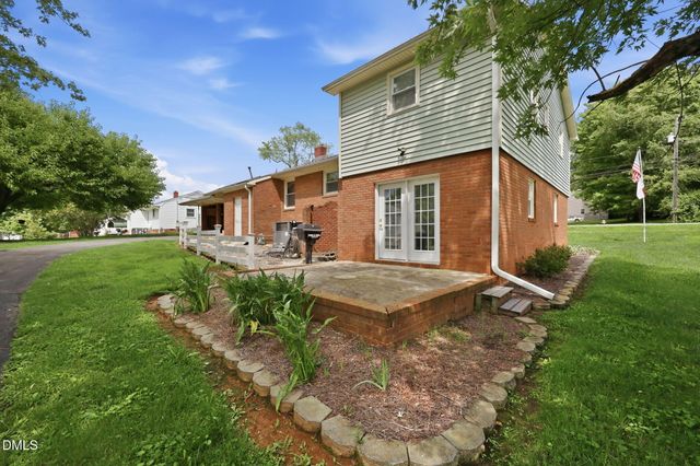 401 N 9th Street, Mebane, NC 27302