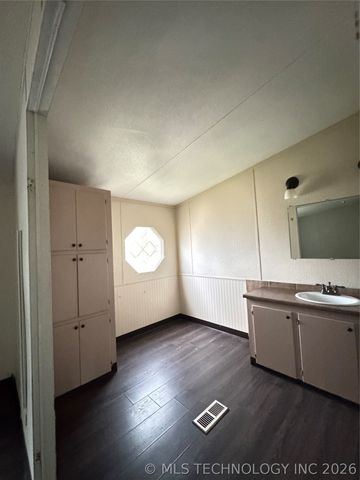 503 Godfrey, Colbert, OK 74733