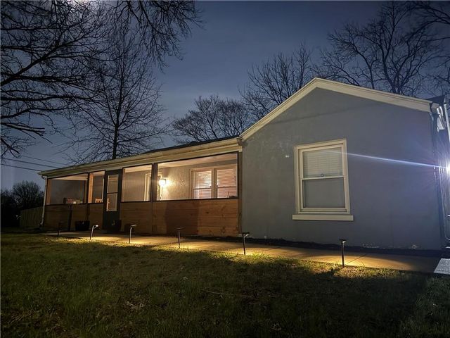 1 NW 64th Street, Kansas City, MO 64118