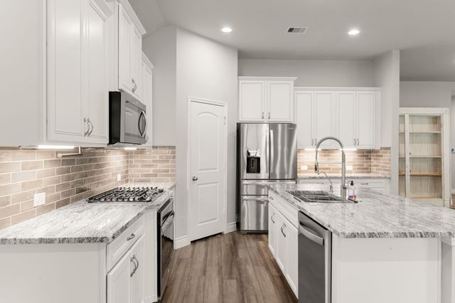 31214 Raleigh Creek Drive, Tomball, TX 77375
