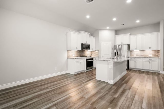 31214 Raleigh Creek Drive, Tomball, TX 77375