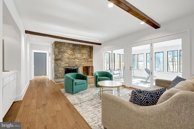 9982 BLACKBERRY LN, Great Falls, VA 22066