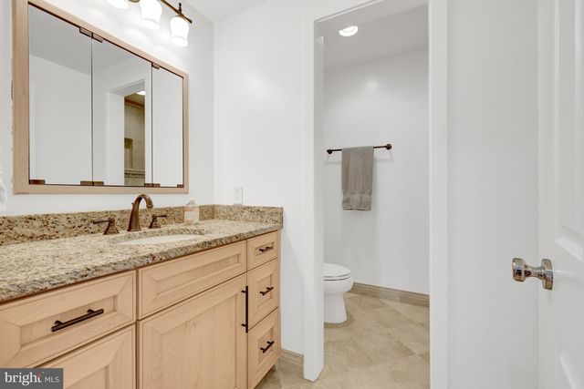 9982 BLACKBERRY LN, Great Falls, VA 22066