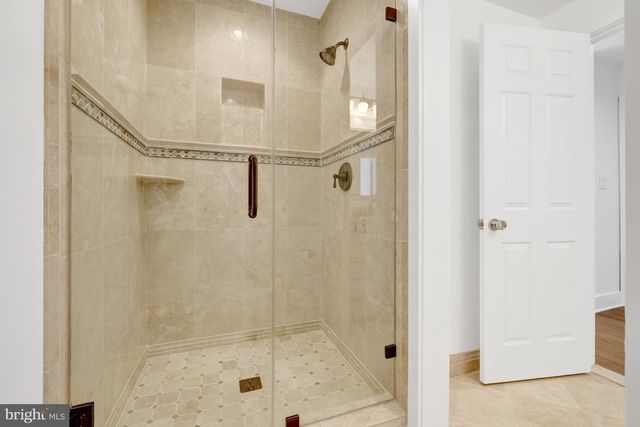 9982 BLACKBERRY LN, Great Falls, VA 22066