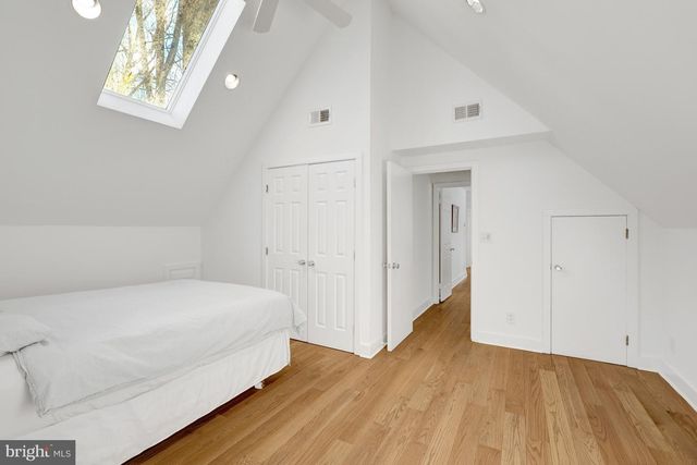 9982 BLACKBERRY LN, Great Falls, VA 22066