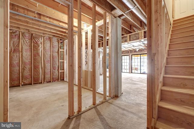 9982 BLACKBERRY LN, Great Falls, VA 22066