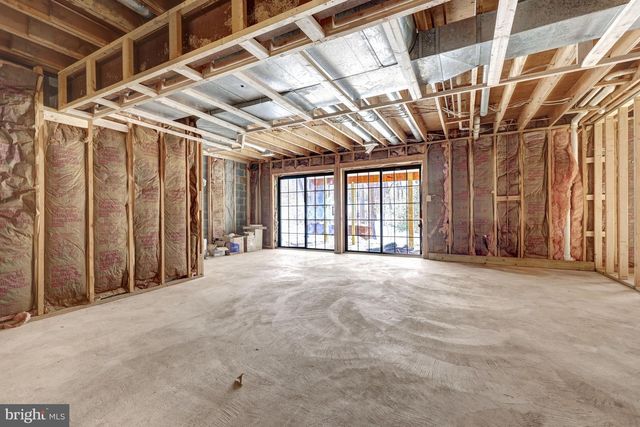 9982 BLACKBERRY LN, Great Falls, VA 22066