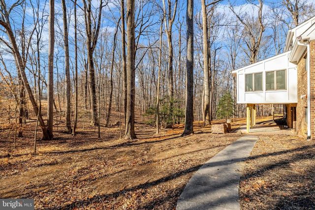 9982 BLACKBERRY LN, Great Falls, VA 22066