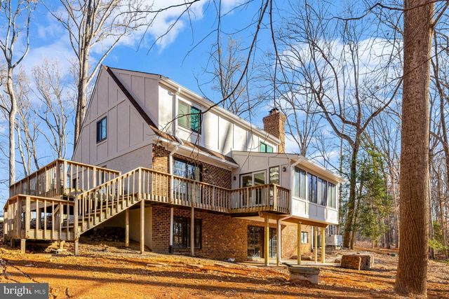 9982 BLACKBERRY LN, Great Falls, VA 22066