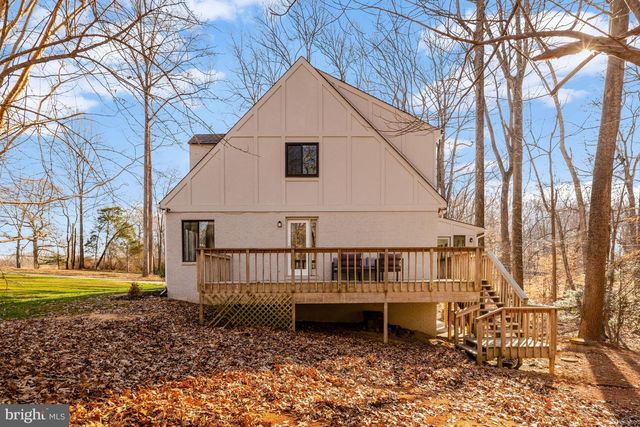 9982 BLACKBERRY LN, Great Falls, VA 22066