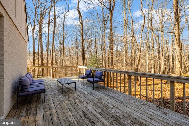 9982 BLACKBERRY LN, Great Falls, VA 22066