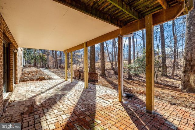 9982 BLACKBERRY LN, Great Falls, VA 22066