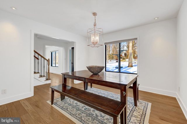 9982 BLACKBERRY LN, Great Falls, VA 22066