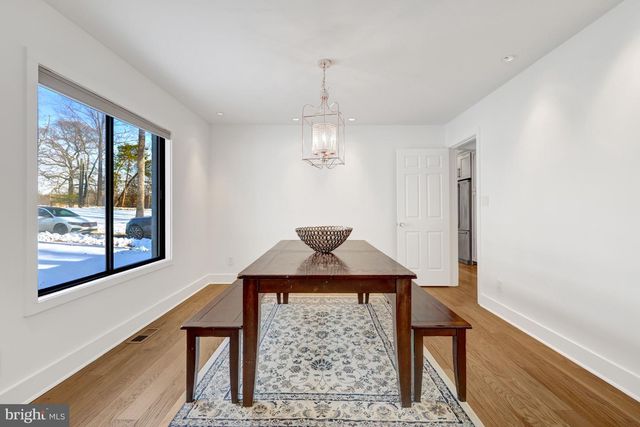 9982 BLACKBERRY LN, Great Falls, VA 22066