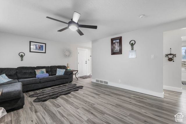 955 E FLONETTE AVE, Spanish Fork, UT 84660