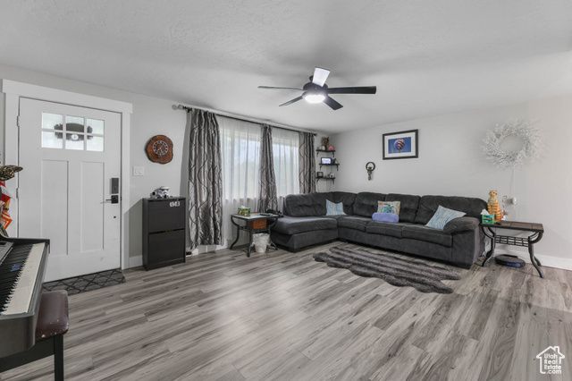 955 E FLONETTE AVE, Spanish Fork, UT 84660