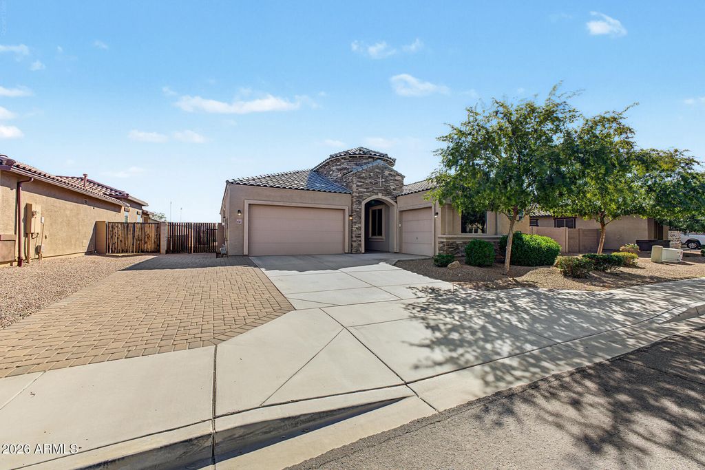 9267 W DENTON Lane, Glendale, AZ 85305