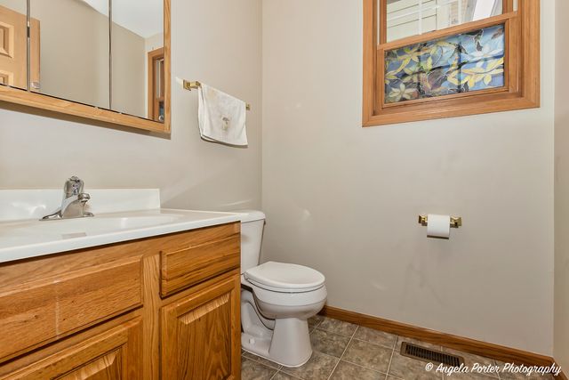 5850 Fieldstone Trail, Mchenry, IL 60050
