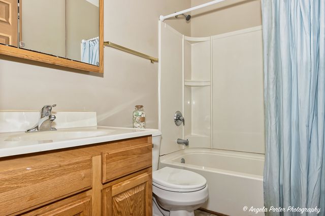 5850 Fieldstone Trail, Mchenry, IL 60050