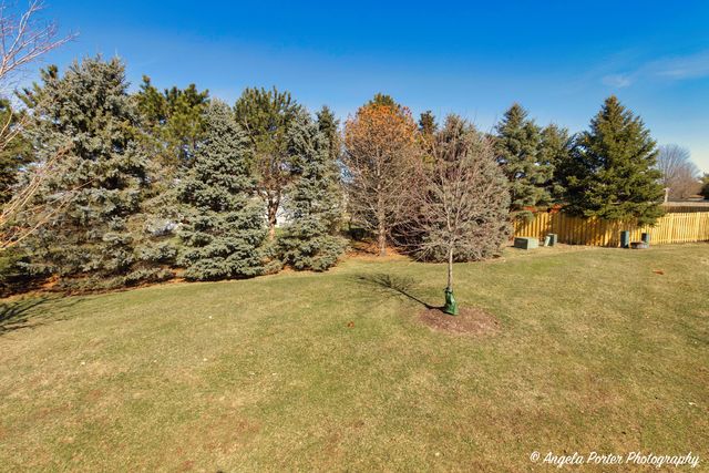 5850 Fieldstone Trail, Mchenry, IL 60050