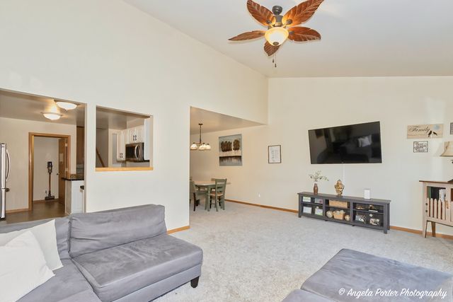 5850 Fieldstone Trail, Mchenry, IL 60050