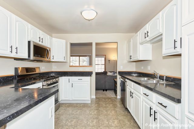 5850 Fieldstone Trail, Mchenry, IL 60050