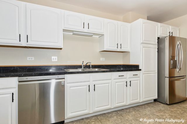 5850 Fieldstone Trail, Mchenry, IL 60050