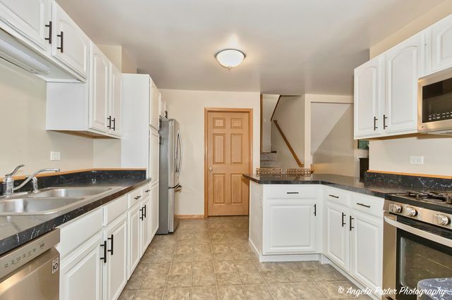 5850 Fieldstone Trail, Mchenry, IL 60050