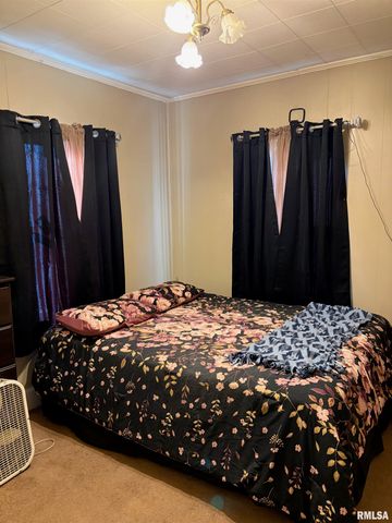 2005 N GALE Avenue, Peoria, IL 61604