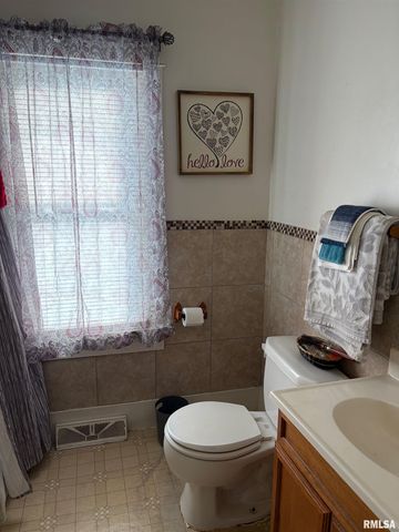 2005 N GALE Avenue, Peoria, IL 61604