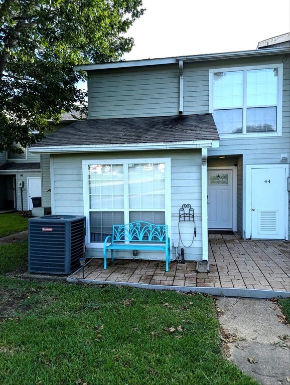 100 Edgewater Drive 44, Livingston, TX 77351
