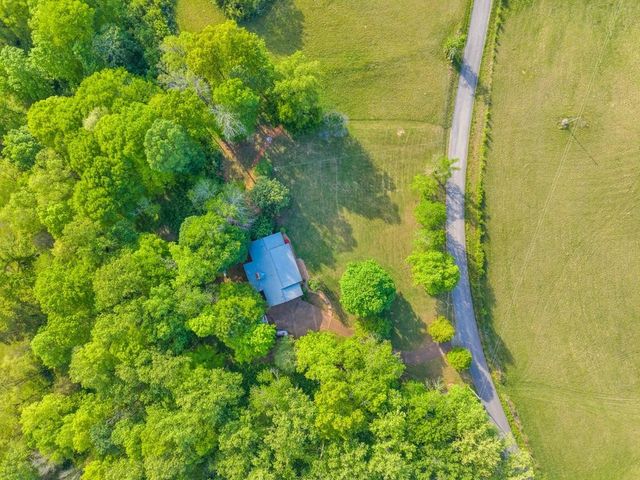 1992 Locke Bend Rd, Mcminnville, TN 37110