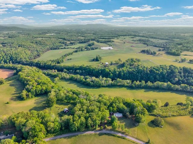 1992 Locke Bend Rd, Mcminnville, TN 37110