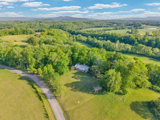 1992 Locke Bend Rd, Mcminnville, TN 37110