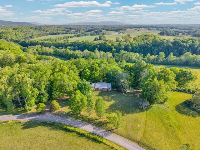 1992 Locke Bend Rd, Mcminnville, TN 37110