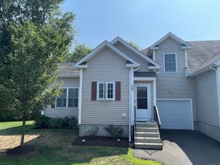 28 County Walk Lane 28, East Haven, CT 06512