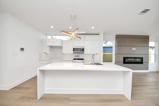 5722 Horton Street, Houston, TX 77026