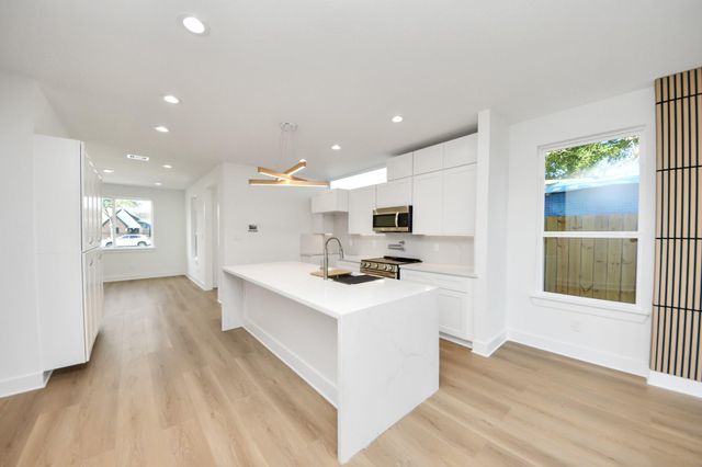 5722 Horton Street, Houston, TX 77026