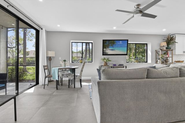 1143 Duncan Circle Unit 104, Palm Beach Gardens, FL 33418