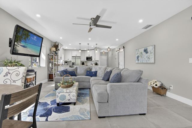 1143 Duncan Circle Unit 104, Palm Beach Gardens, FL 33418