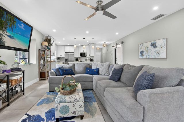 1143 Duncan Circle Unit 104, Palm Beach Gardens, FL 33418