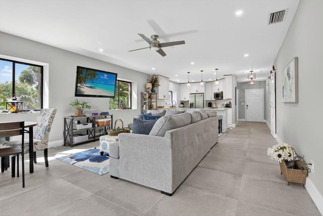 1143 Duncan Circle Unit 104, Palm Beach Gardens, FL 33418